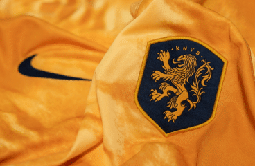 Nederlands elftal shirt van nu en vroeger