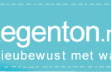 Vang overtollig regenwater op in een regenton van hout